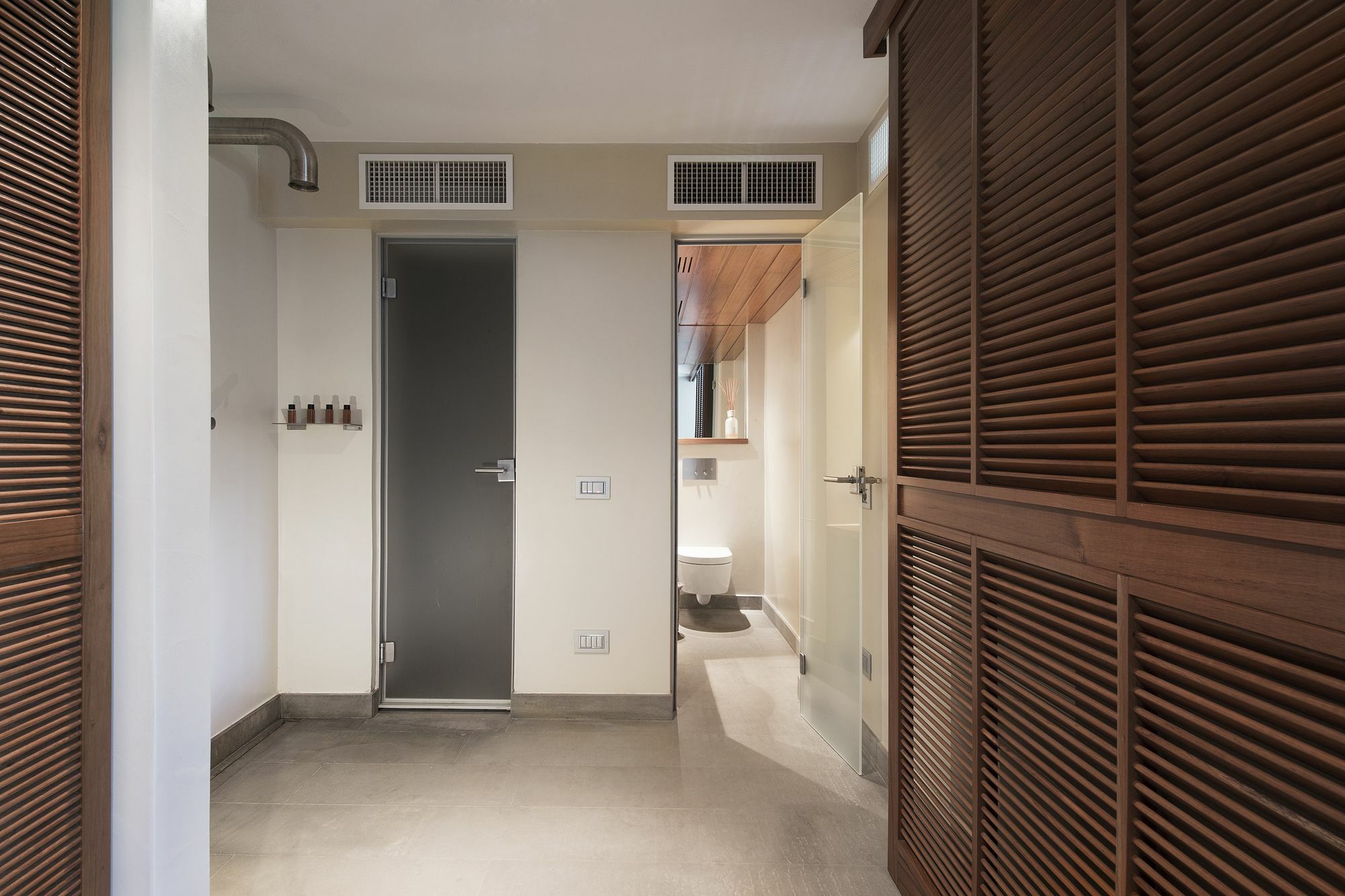 Suite & Pool-Como House-160 Mt-Private Indoor Swimming Pool, Heated All Year-Private Covered Parking-Private Garden And Terrace-Fully Equipped Kitchen Zewnętrze zdjęcie